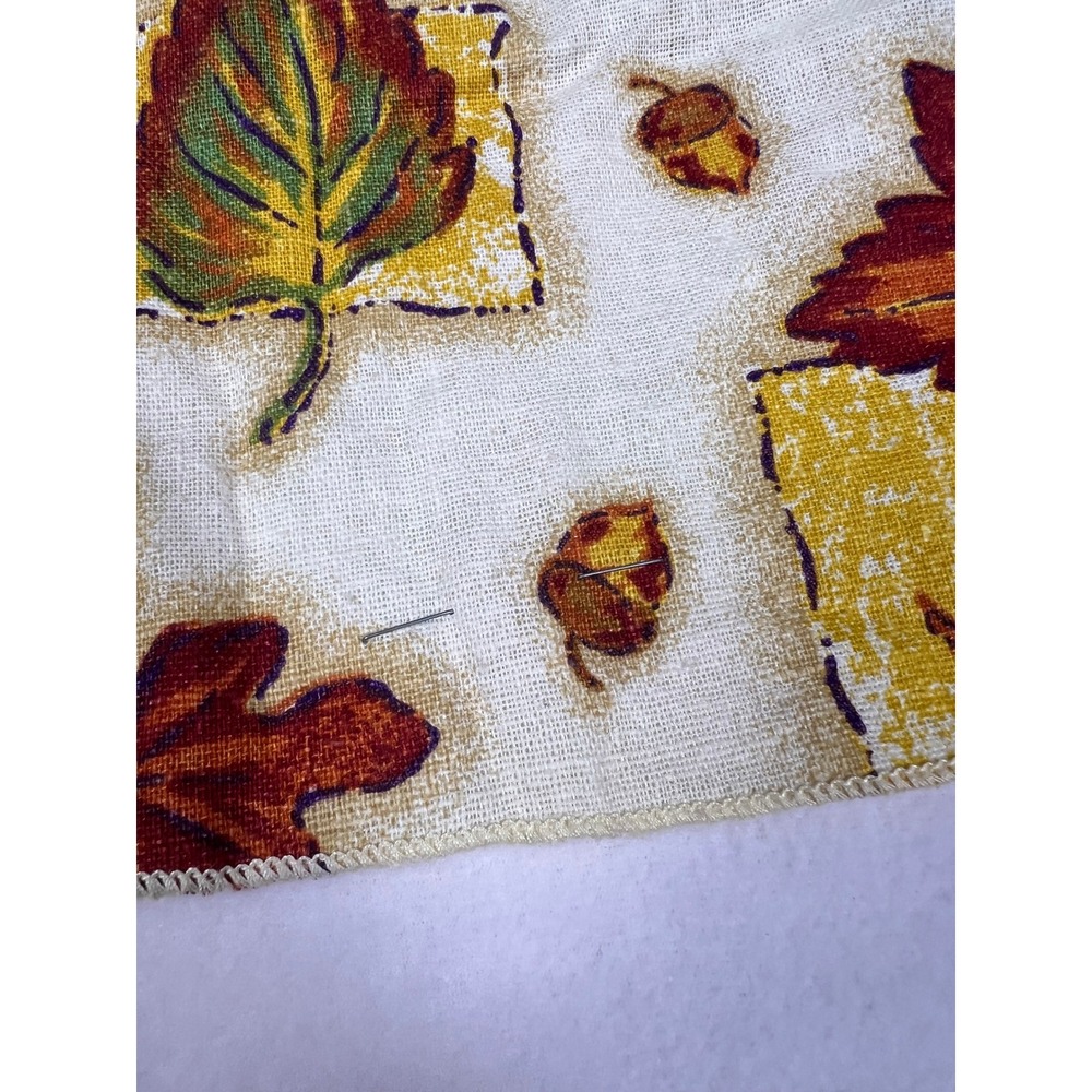 Autumn‎ Harvest Fall Leaves Acorns Berries Fabric Napkin Table Linen 13x16 - Picture 4 of 5